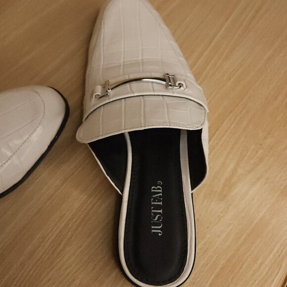 Just Fab White Faux Crocodile Slip On Mules 7 1/2 - Picture 4 of 6